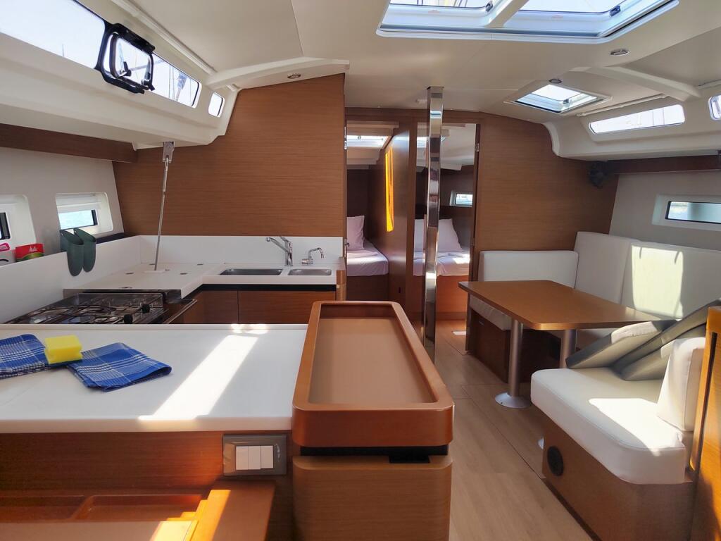 Sun Odyssey 440 Leona