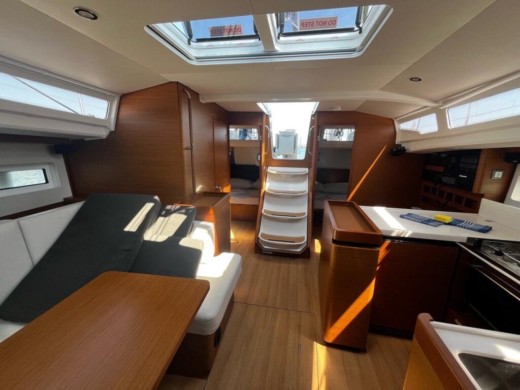 Sun Odyssey 440 Leona
