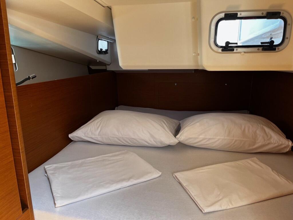 Sun Odyssey 440 Leona