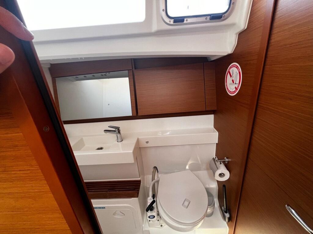 Sun Odyssey 440 Leona
