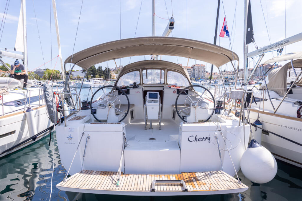 Sun Odyssey 449 Cherry