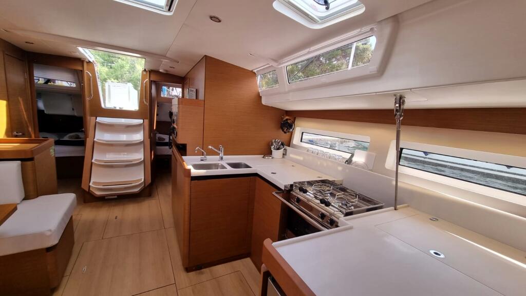 Sun Odyssey 490 Izzy