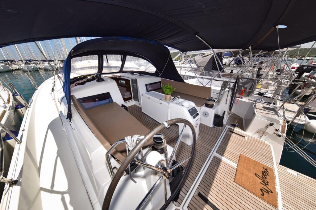 Sun Odyssey 490 Swannabe