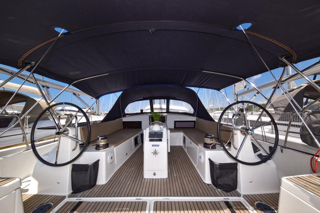 Sun Odyssey 490 Swannabe