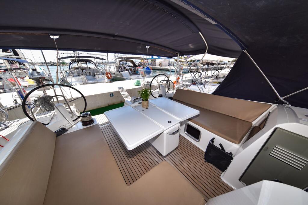 Sun Odyssey 490 Swannabe