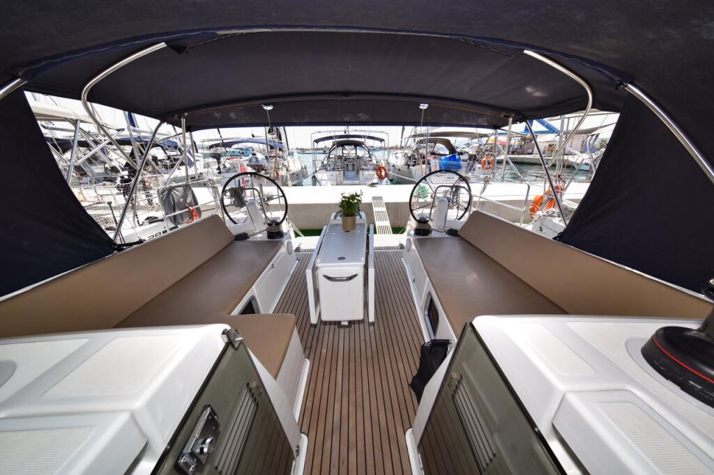 Sun Odyssey 490 Swannabe