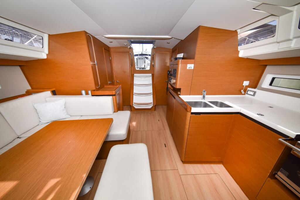 Sun Odyssey 490 Swannabe