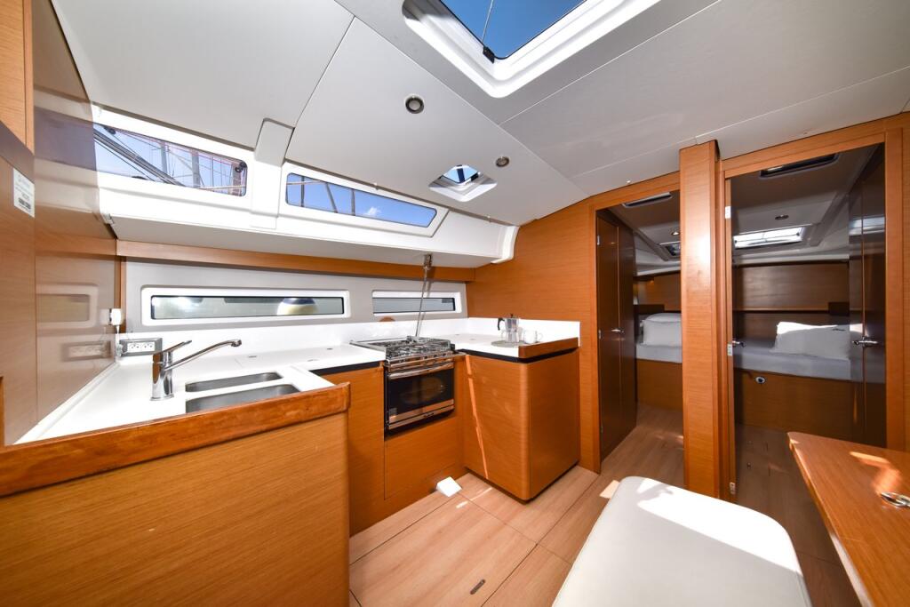 Sun Odyssey 490 Swannabe