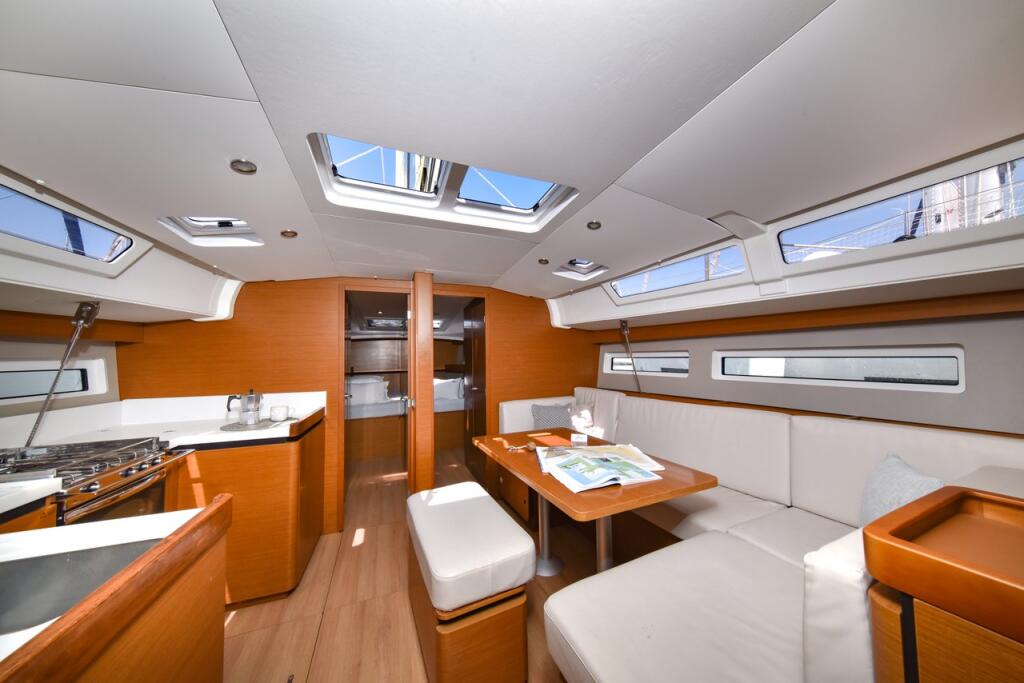 Sun Odyssey 490 Swannabe