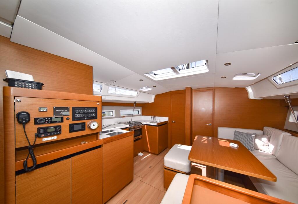 Sun Odyssey 490 Swannabe