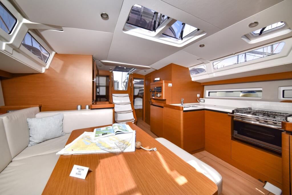 Sun Odyssey 490 Swannabe