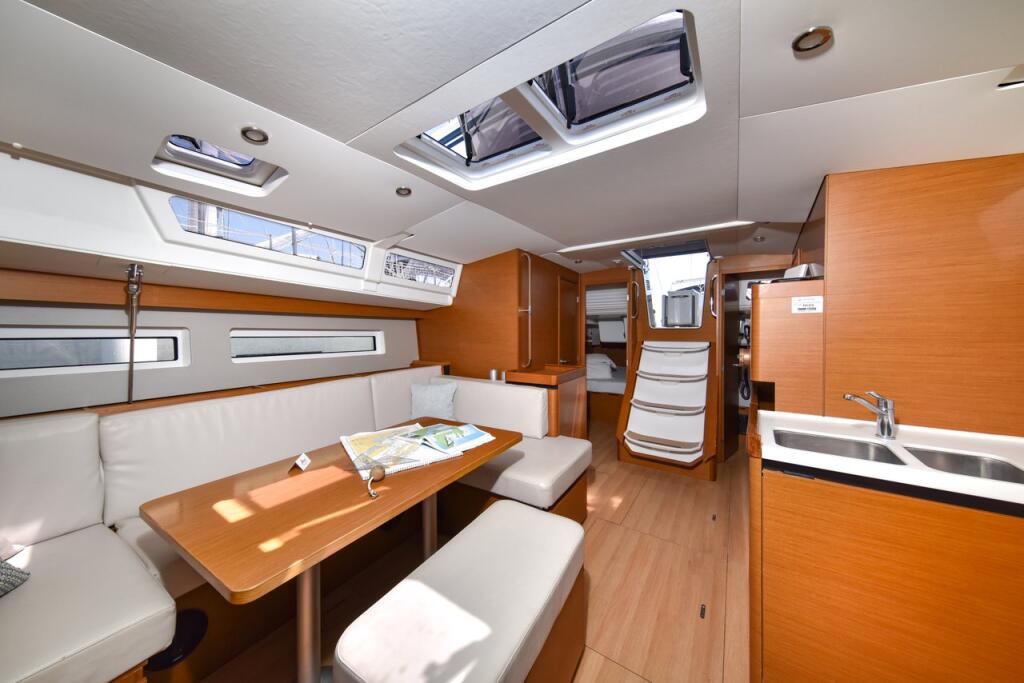Sun Odyssey 490 Swannabe