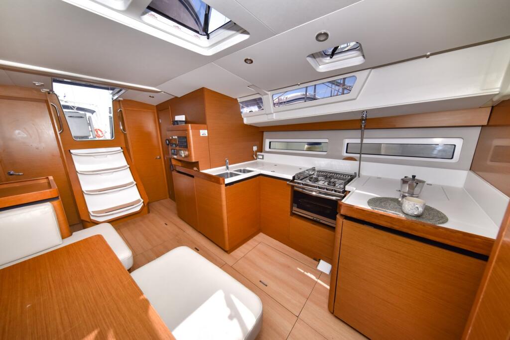 Sun Odyssey 490 Swannabe