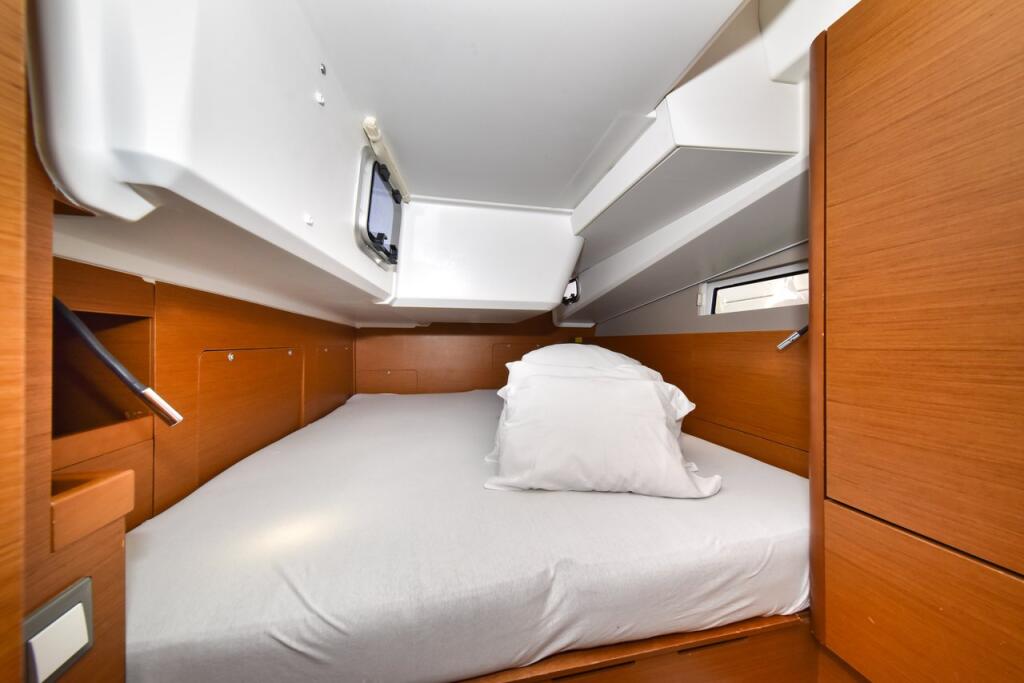 Sun Odyssey 490 Swannabe